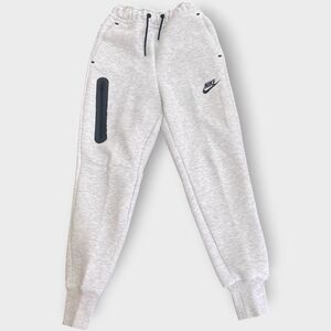 Nike Sportswear Tech Fleece Jogger Pants Kids size XS HV8698-013 New with Tags